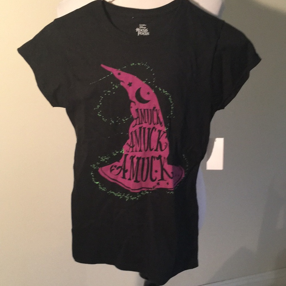 NWT Disney Hocus Pocus “Amuk Amuk Amuk” black T-shirt